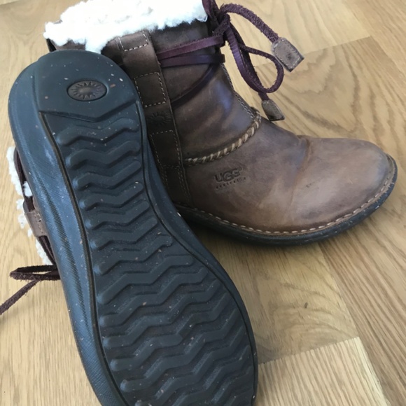 UGG Australia brown cove shearling lined leather boot - Picture 2 of 3